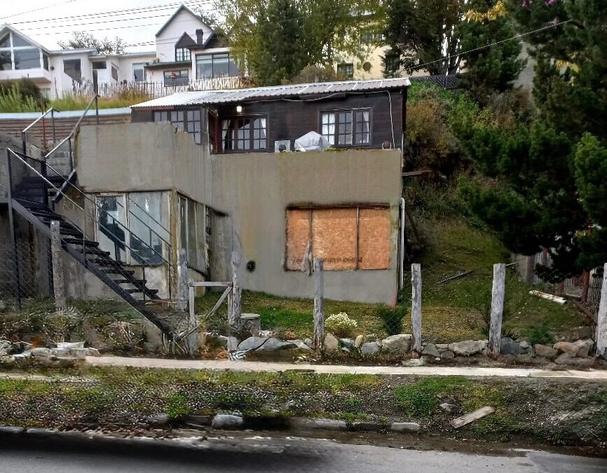 TERRENO CON CASA Y CONSTRUCCIÓN A TERMINAR