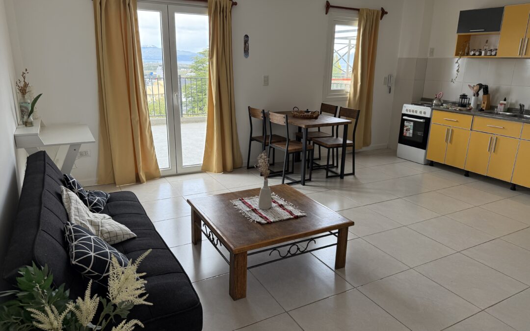 DEPARTAMENTO CON VISTA AL CANAL, TERRAZA Y COCHERA